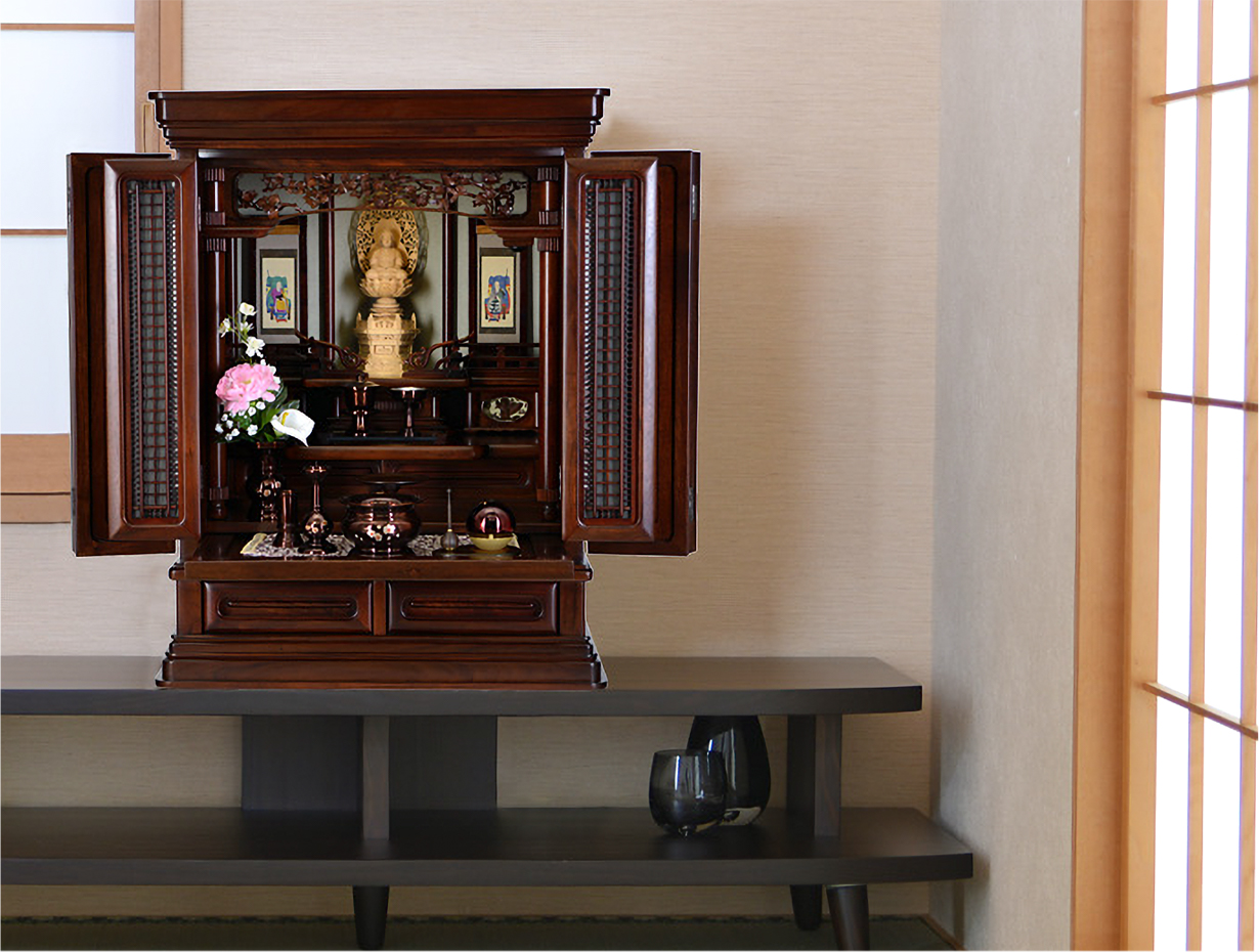 厳選素材を用いた、伝統的な唐木仏壇の様式