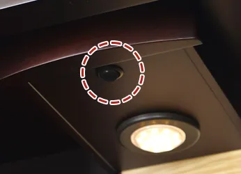 スイッチは照明手前に