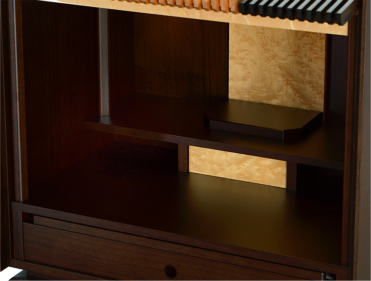 広々とした須弥壇