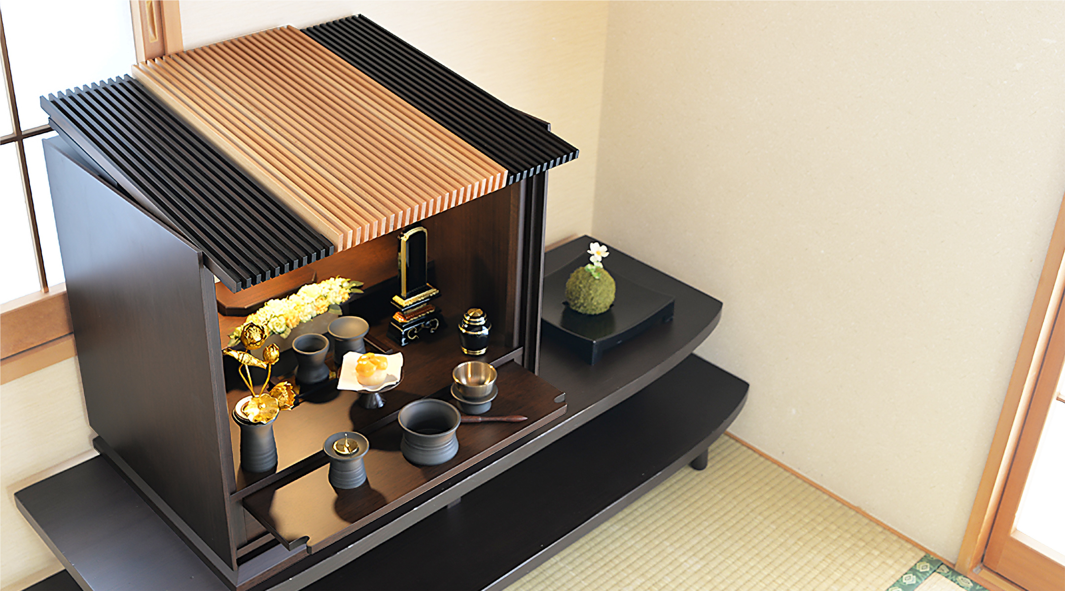 古き良き日本の面影を想わせる格子戸が美しい上置きモダン仏壇