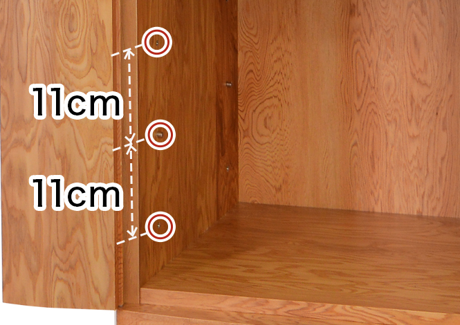 棚板の高さは3段階に調節可能