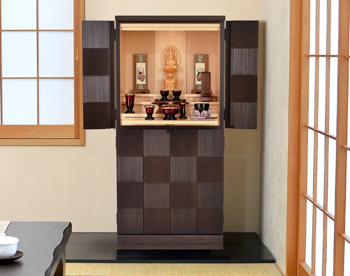 限られたお部屋にも設置しやすいコンパクトサイズ110cmのお仏壇