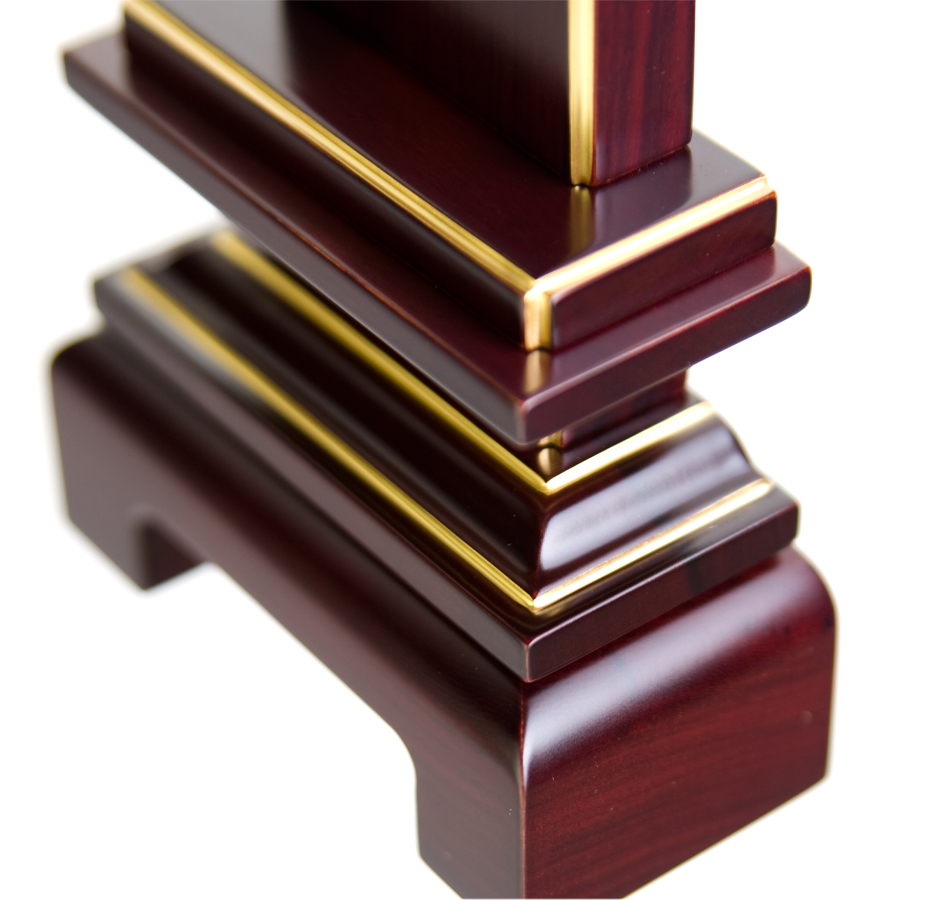 美しい光沢を持つ金沢の金箔を100％使用