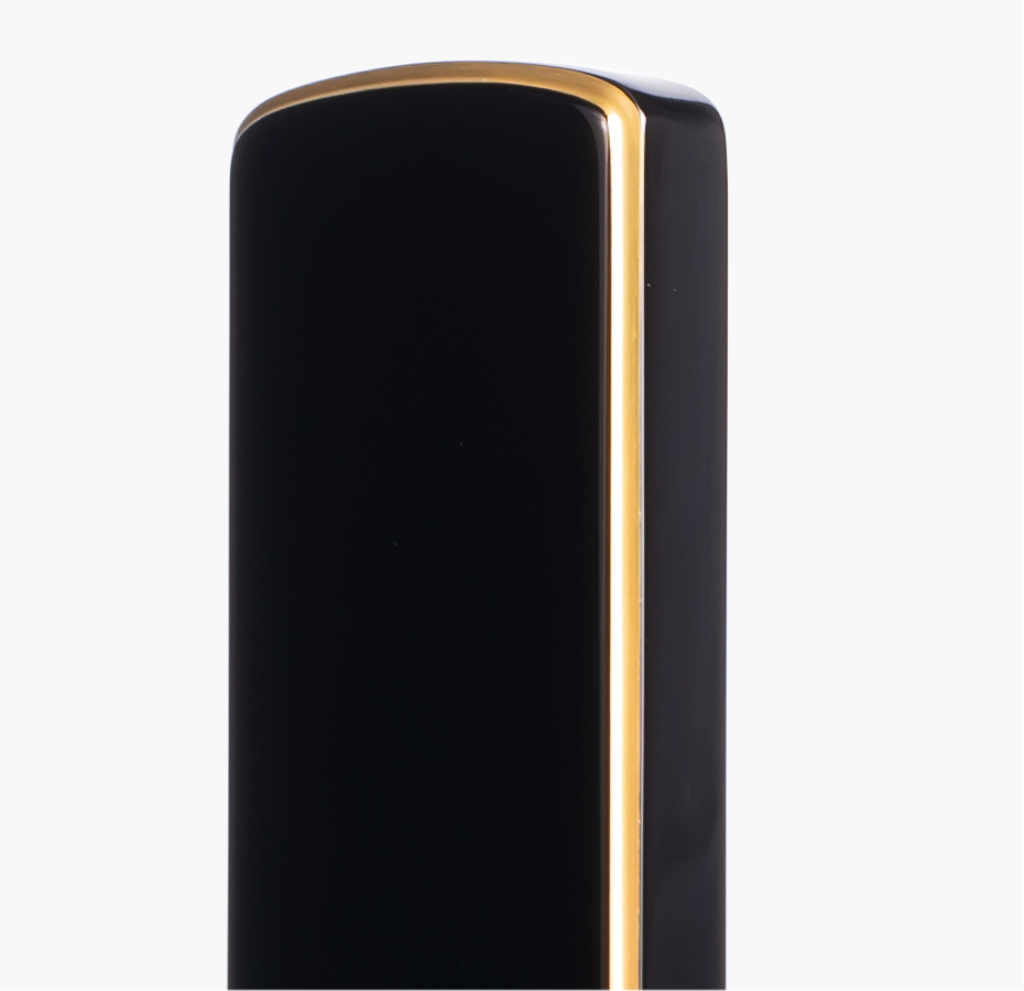 縁のゴールドラインが豪華