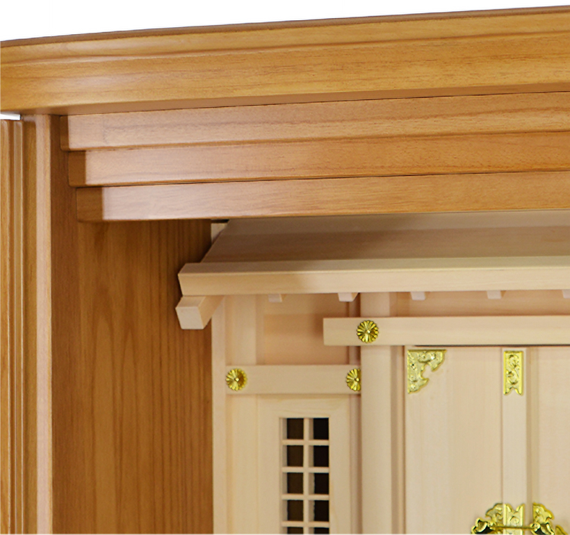 欄間は内陣に馴染むように直線的