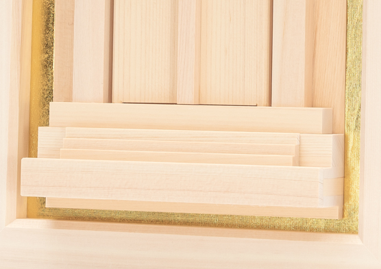 金紙が周りを囲い煌びやか