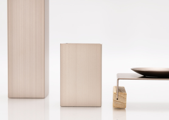 外側から内側のアルミは隠れます