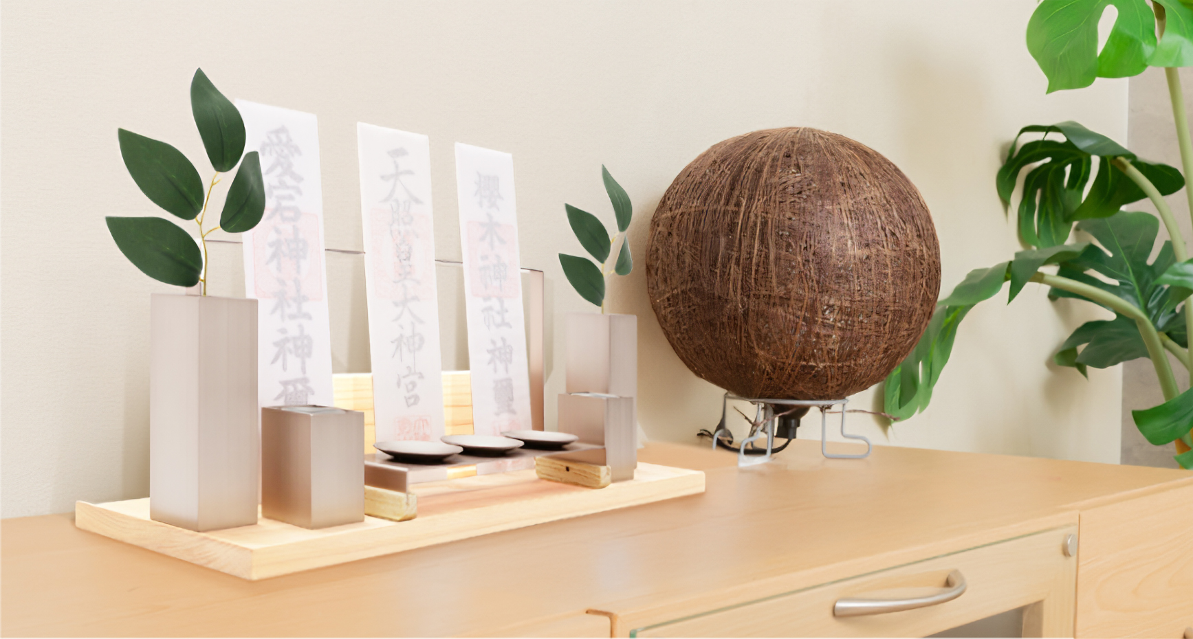 スラリとしたモダンな神棚